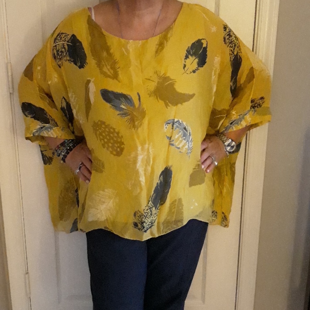 Bat sleeve top